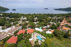 Modern Top-Floor Condo with Panoramic Views and Community Pool