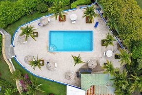 Modern Top-Floor Condo with Panoramic Views and Community Pool