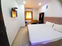 Hotel M-E-T-R-O Regency Lucknow
