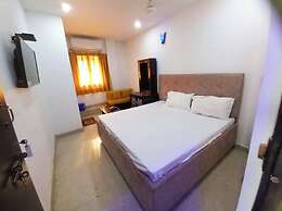 Hotel M-E-T-R-O Regency Lucknow