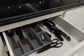 Gogoto LUX Burj View Spacious