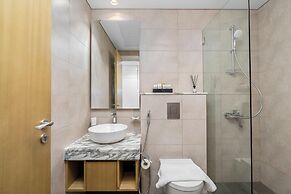 Lux BnB Aykon Tower