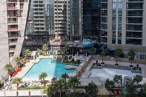 Lux BnB Aykon Tower