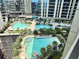 Lux BnB Aykon Tower