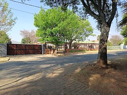 JM TOURS & SAFARIS GUESTHOUSE