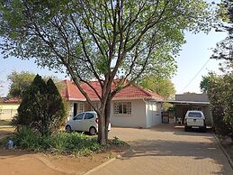 JM TOURS & SAFARIS GUESTHOUSE