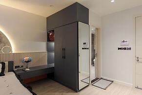 Moonlight Apartment