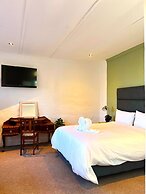 Guinea Fowl Lodge