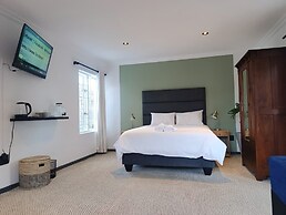 Guinea Fowl Lodge