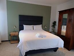 Guinea Fowl Lodge