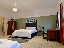Guinea Fowl Lodge