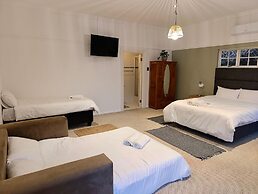 Guinea Fowl Lodge