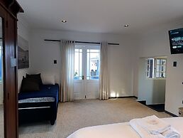 Guinea Fowl Lodge