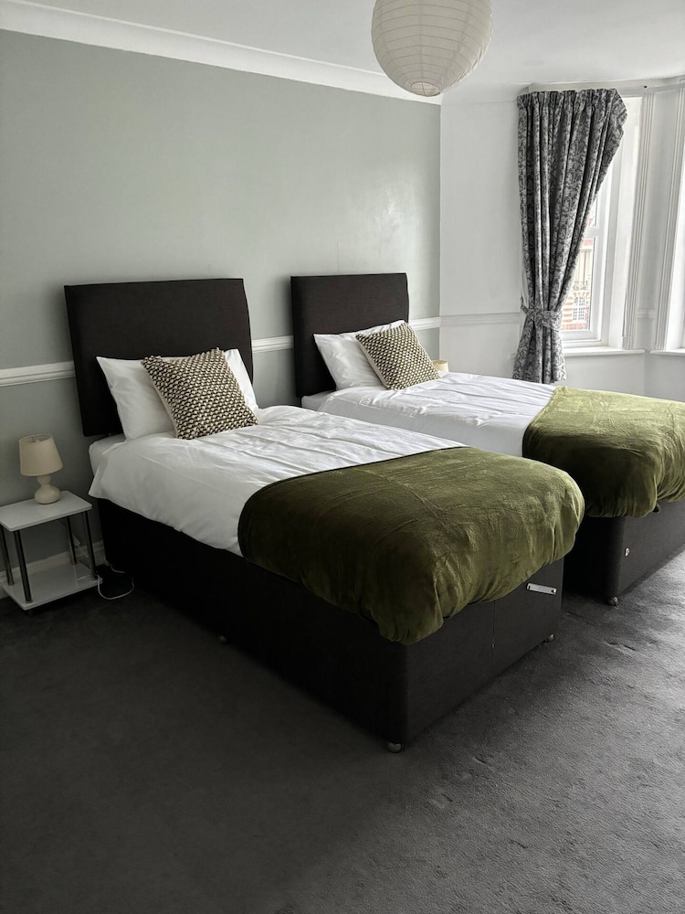 in Bournemouth With 2 Bedrooms and 1 Bathrooms
