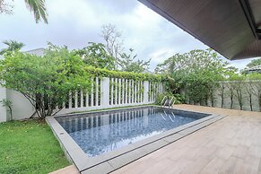 2BR with Pool & Garden Near Beach V242