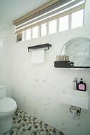 CozyPosy Premier Apartment