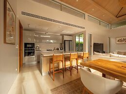 Exclusive villa in Botanica The Nature