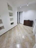 Lakeside View Apartment