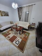 Lakeside View Apartment