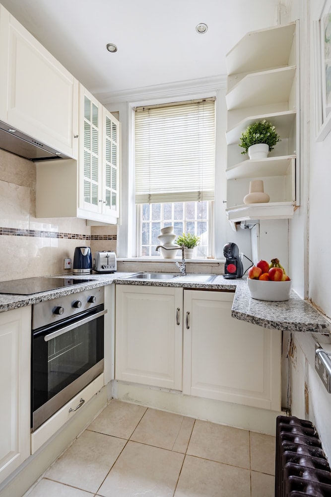 Spacious 3BR 2BA Flat in Central Soho