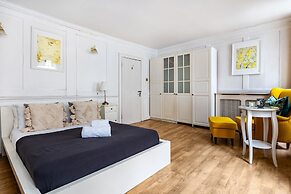 Spacious 3BR 2BA Flat in Central Soho