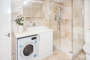 Spacious 3BR 2BA Flat in Central Soho