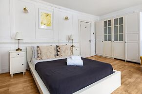 Spacious 3BR 2BA Flat in Central Soho