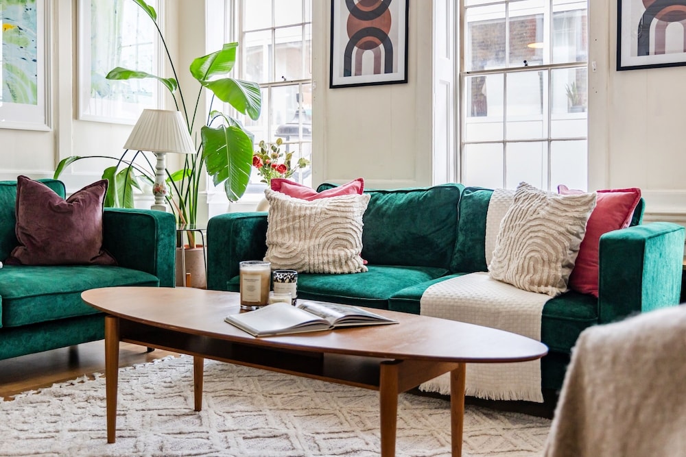 Spacious 3BR 2BA Flat in Central Soho