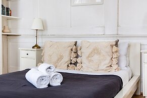Spacious 3BR 2BA Flat in Central Soho