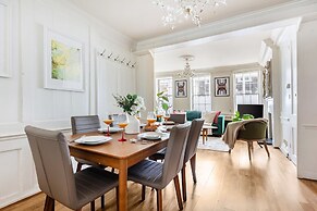 Spacious 3BR 2BA Flat in Central Soho