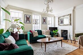 Spacious 3BR 2BA Flat in Central Soho