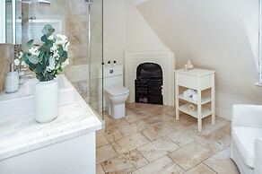 Spacious 3BR 2BA Flat in Central Soho