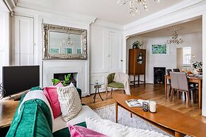 Spacious 3BR 2BA Flat in Central Soho