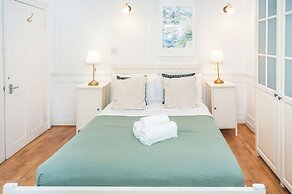 Spacious 3BR 2BA Flat in Central Soho