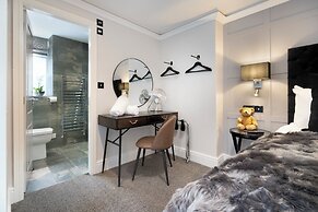 Courtyard Apartments