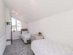 6 Newbridge Gardens