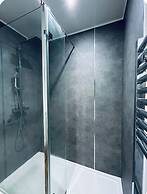 Lodge - Sleeps 18, pet Friendly & Free Parking