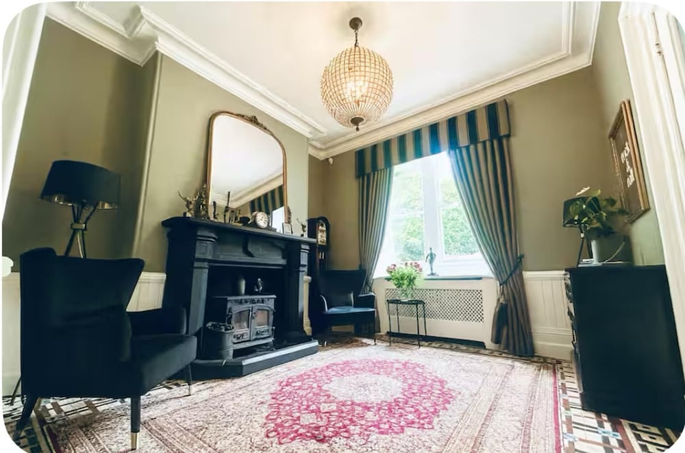Lodge - Sleeps 18, pet Friendly & Free Parking