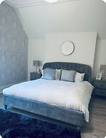 Lodge - Sleeps 18, pet Friendly & Free Parking