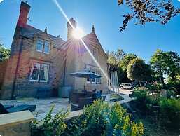 Lodge - Sleeps 18, pet Friendly & Free Parking