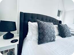 Lodge - Sleeps 18, pet Friendly & Free Parking
