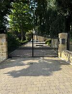 Lodge - Sleeps 18, pet Friendly & Free Parking