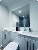 Lodge - Sleeps 18, pet Friendly & Free Parking