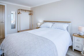 Waterfront 1 - 1 Bedroom Apartment - Wisemans Bridge