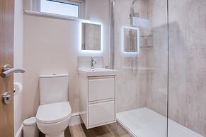 Waterfront 1 - 1 Bedroom Apartment - Wisemans Bridge
