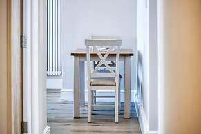Waterfront 1 - 1 Bedroom Apartment - Wisemans Bridge