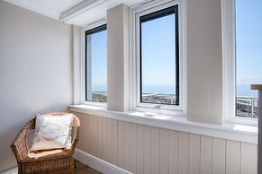 Waterfront 1 - 1 Bedroom Apartment - Wisemans Bridge