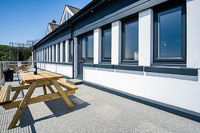 Waterfront 1 - 1 Bedroom Apartment - Wisemans Bridge