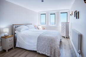 Waterfront 1 - 1 Bedroom Apartment - Wisemans Bridge