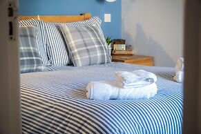 Beachcomber Seaside Apartment - 2 Bedroom - Tenby
